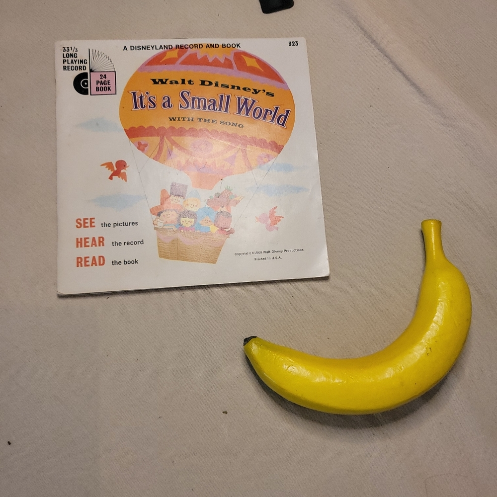 Walt Disney It’s a Small World Record and Book 1968 Disneyland 323